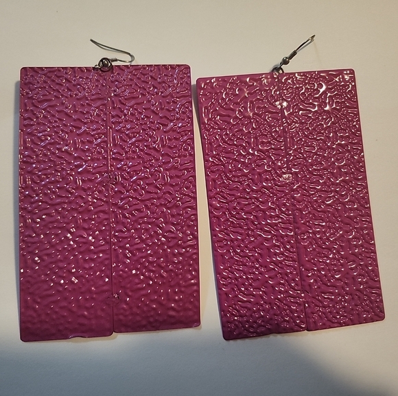 Metal earring - Picture 2 of 4